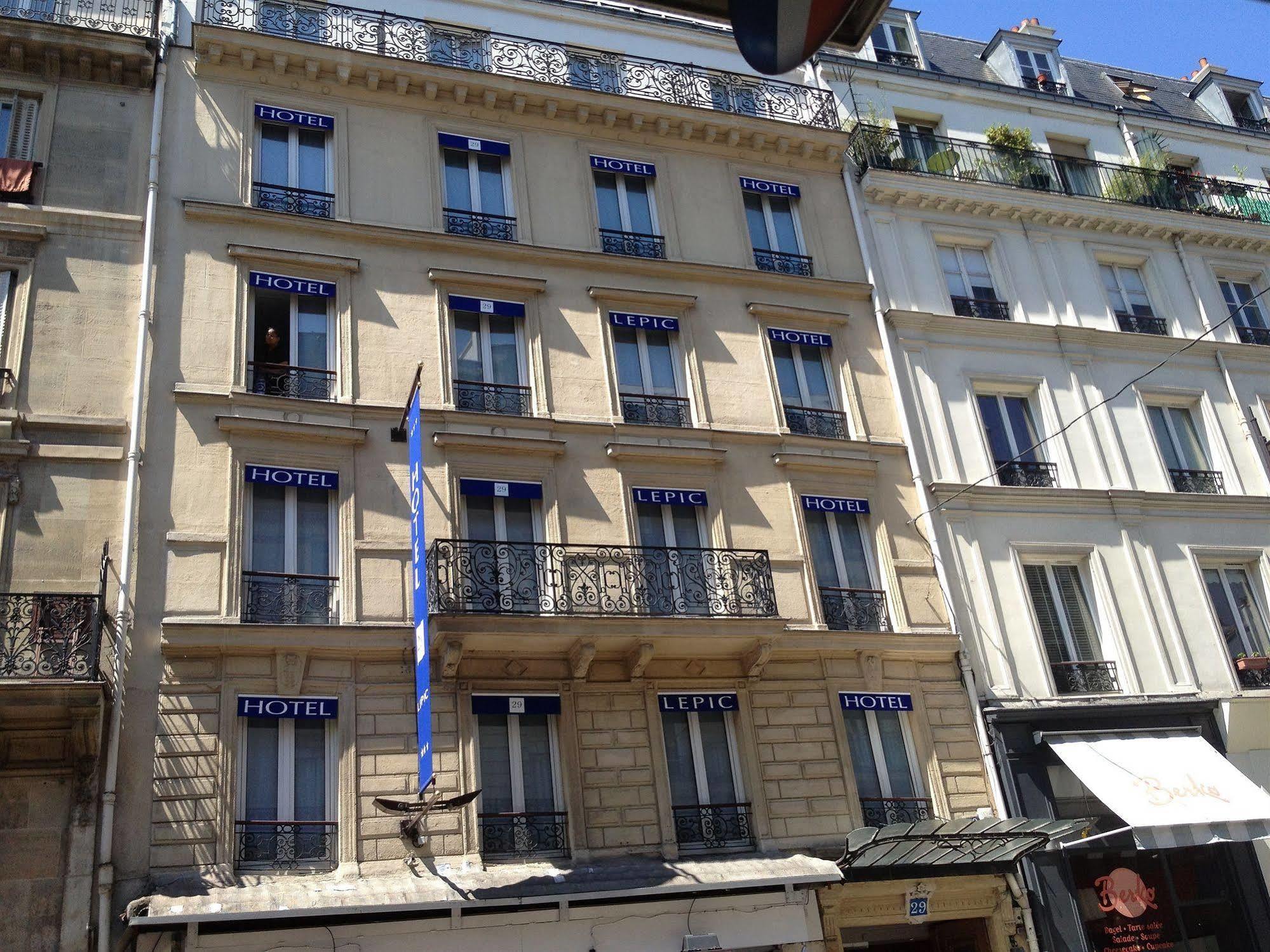 29 Lepic 3* Parijs